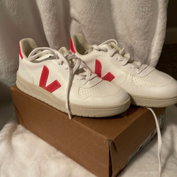 Veja Shoes - *NIB* Veja V-10 Vegan Neon White Rose Size 40/8.5 Brand New $195
